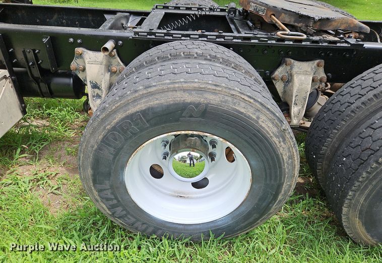 image for item DP2307 1993 Freightliner FLD120  semi truck