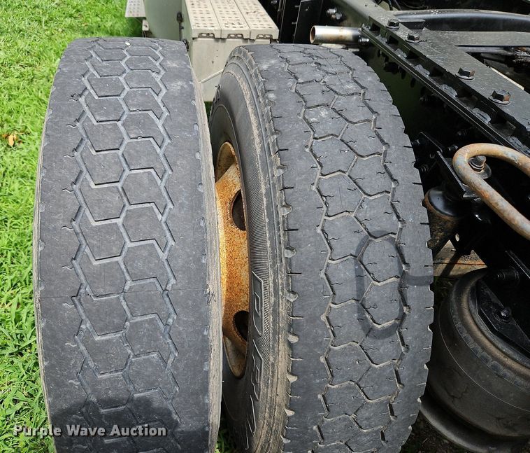 image for item DP2307 1993 Freightliner FLD120  semi truck