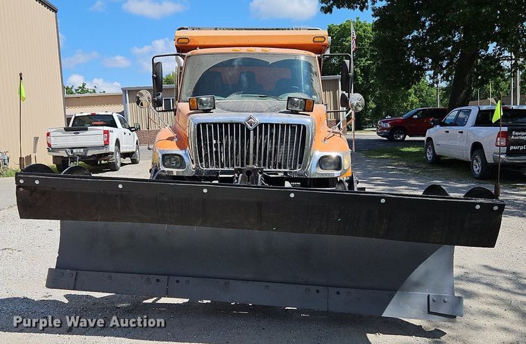 image for item DP2308 2006 International 7400  dump truck