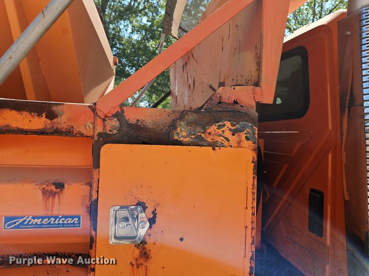 image for item DP2308 2006 International 7400  dump truck