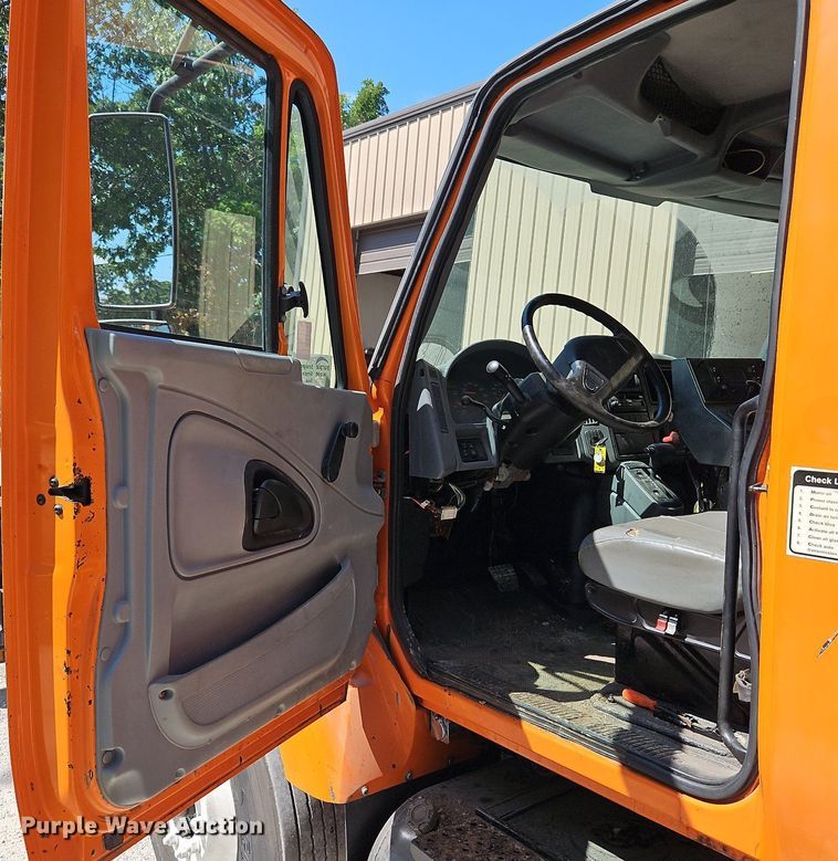 image for item DP2308 2006 International 7400  dump truck