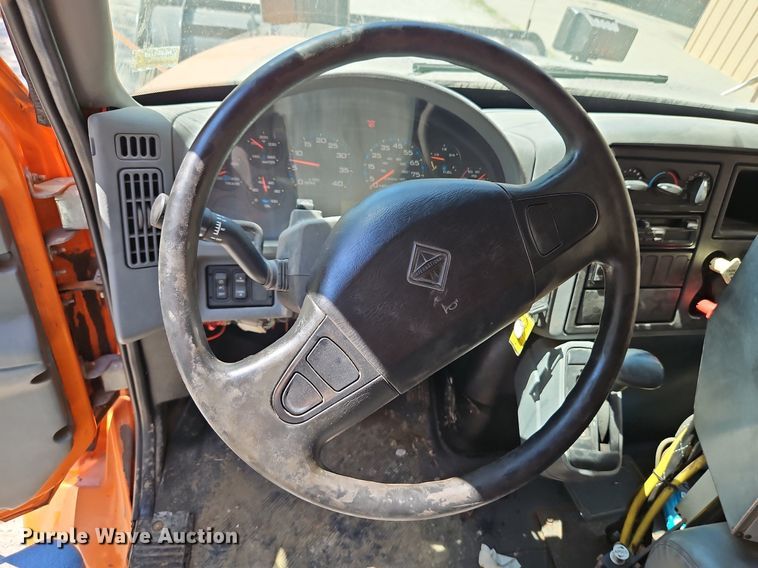 image for item DP2308 2006 International 7400  dump truck