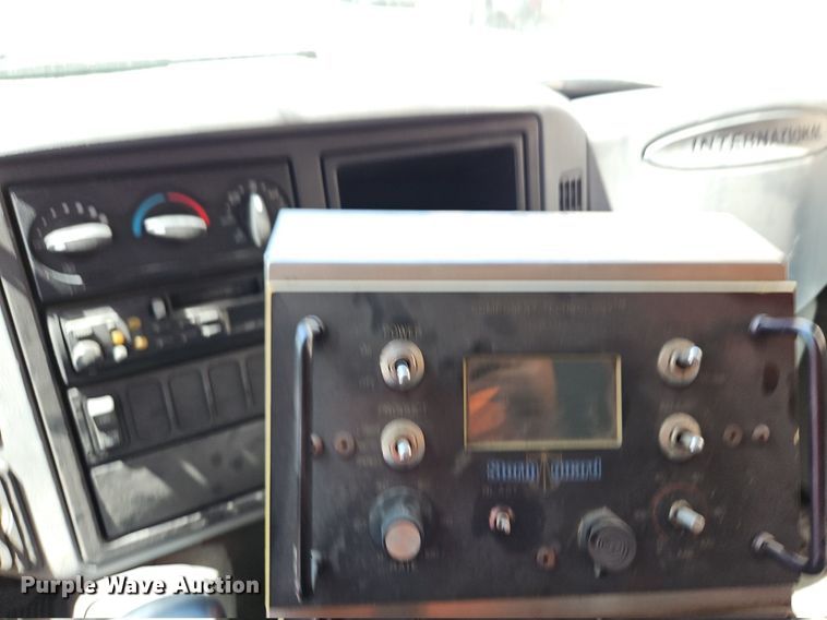 image for item DP2308 2006 International 7400  dump truck