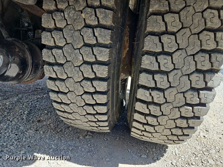 image for item DP2308 2006 International 7400  dump truck