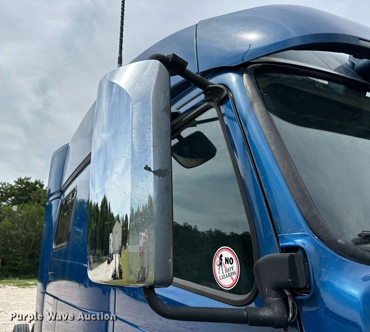 image for item DP3166 2017 Volvo VNL  semi truck