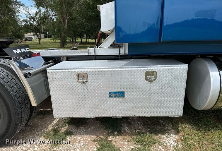 image for item DP3166 2017 Volvo VNL  semi truck