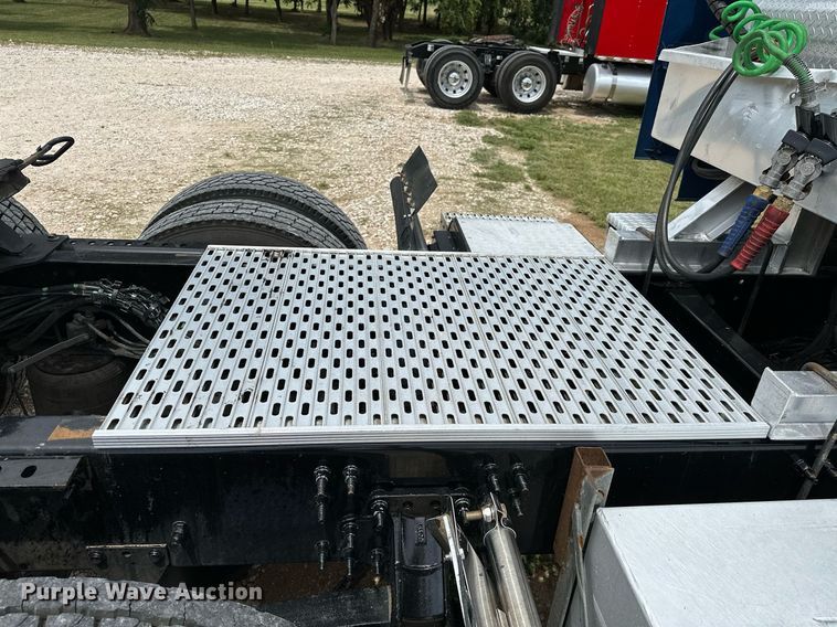 image for item DP3166 2017 Volvo VNL  semi truck