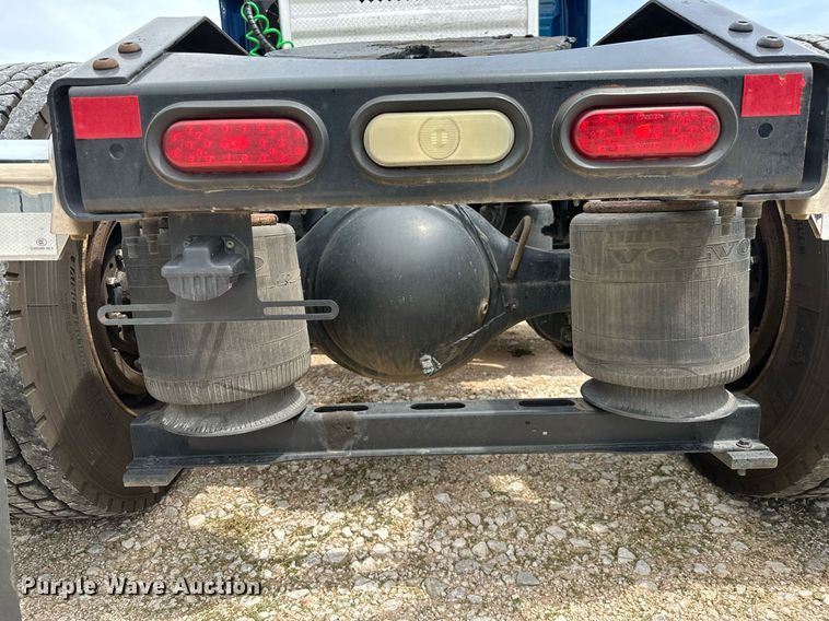 image for item DP3166 2017 Volvo VNL  semi truck