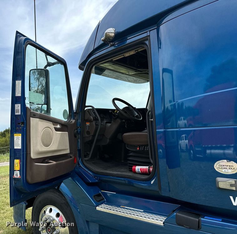 image for item DP3166 2017 Volvo VNL  semi truck