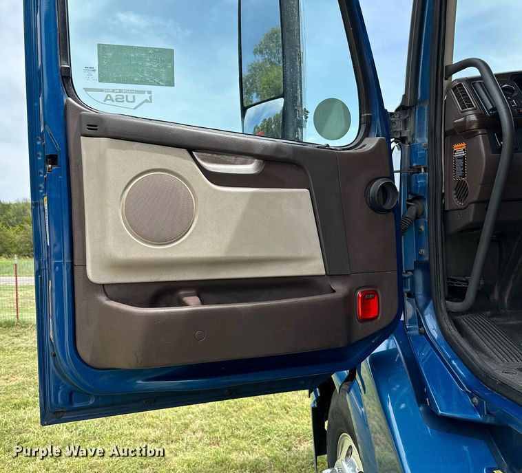 image for item DP3166 2017 Volvo VNL  semi truck