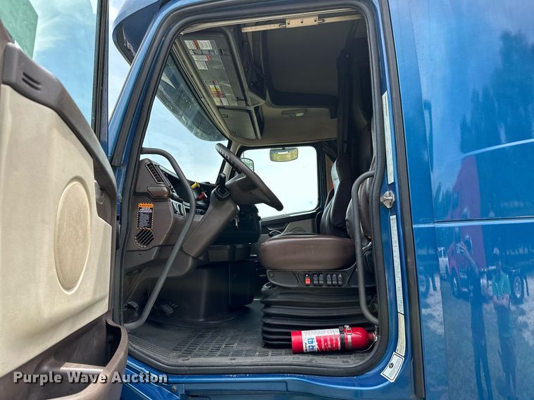 image for item DP3166 2017 Volvo VNL  semi truck