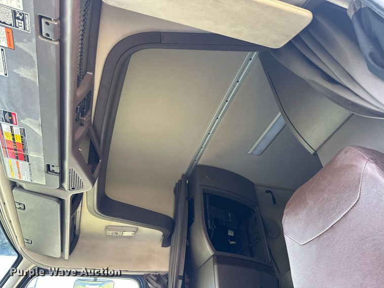 image for item DP3166 2017 Volvo VNL  semi truck