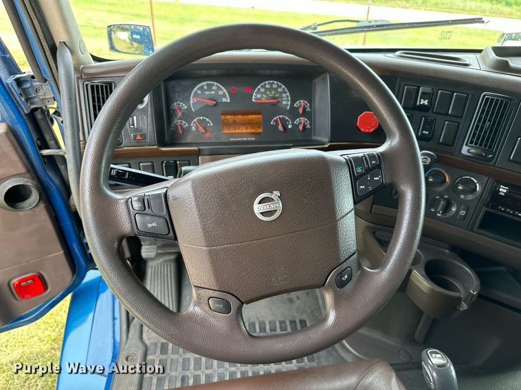 image for item DP3166 2017 Volvo VNL  semi truck