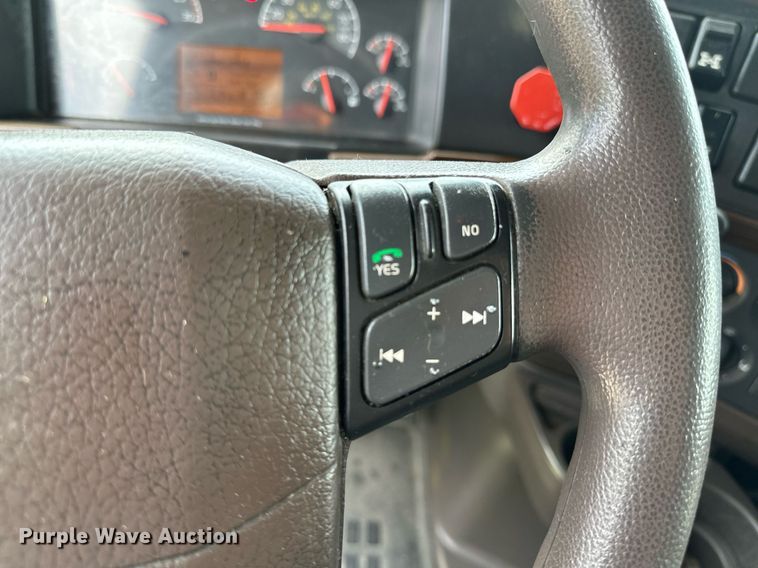 image for item DP3166 2017 Volvo VNL  semi truck