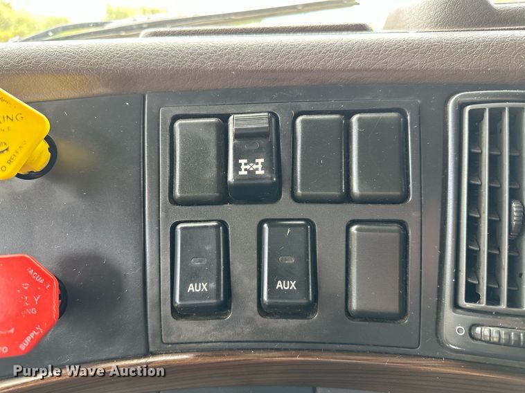 image for item DP3166 2017 Volvo VNL  semi truck