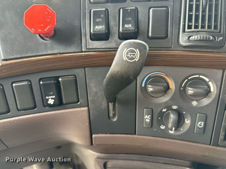 image for item DP3166 2017 Volvo VNL  semi truck