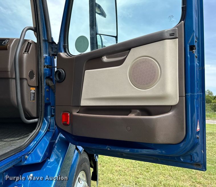 image for item DP3166 2017 Volvo VNL  semi truck