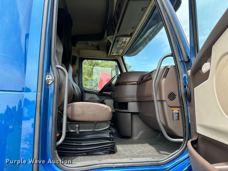 image for item DP3166 2017 Volvo VNL  semi truck