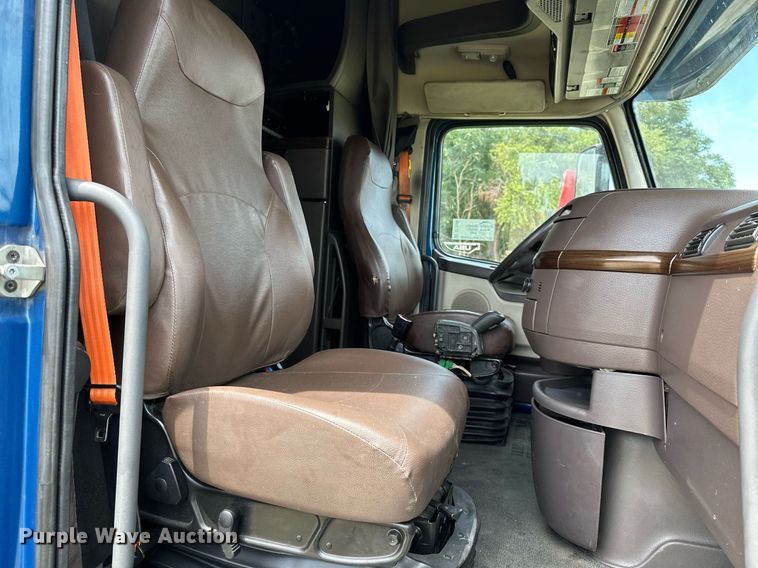 image for item DP3166 2017 Volvo VNL  semi truck