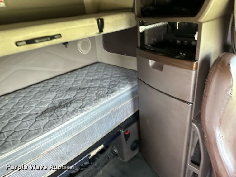 image for item DP3166 2017 Volvo VNL  semi truck