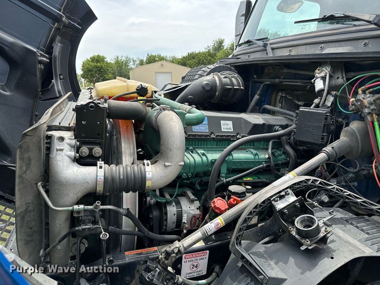 image for item DP3166 2017 Volvo VNL  semi truck