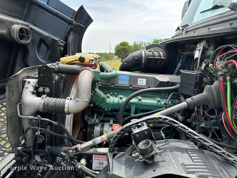 image for item DP3166 2017 Volvo VNL  semi truck