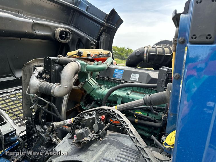 image for item DP3166 2017 Volvo VNL  semi truck