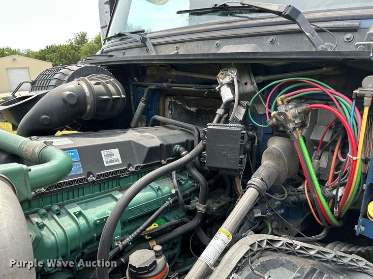 image for item DP3166 2017 Volvo VNL  semi truck