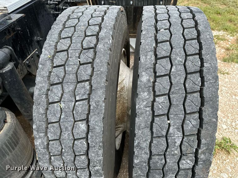 image for item DP3166 2017 Volvo VNL  semi truck