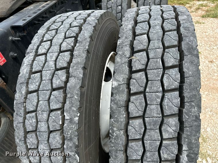 image for item DP3166 2017 Volvo VNL  semi truck