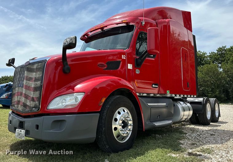image for item DP3167 2017 Peterbilt 579  semi truck