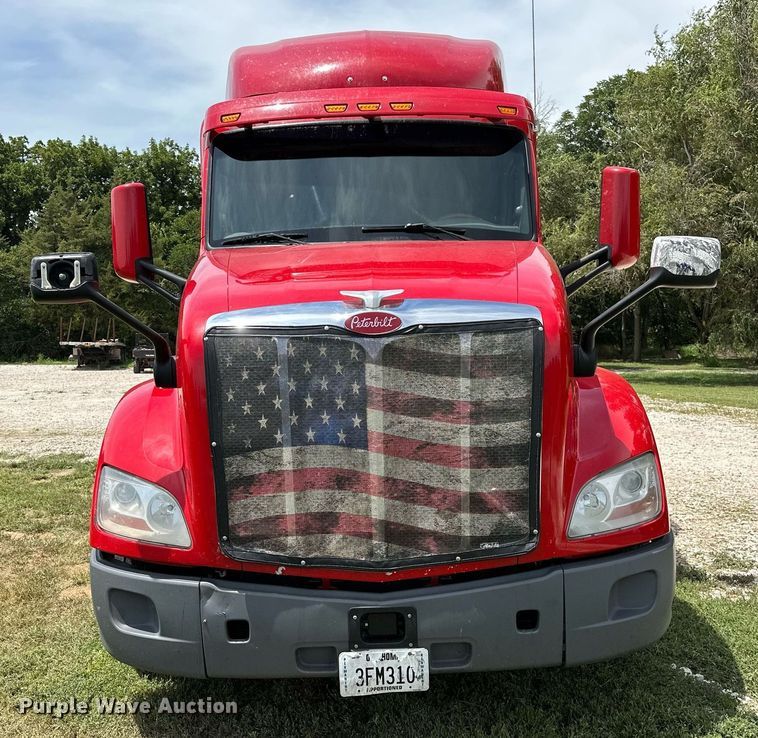 image for item DP3167 2017 Peterbilt 579  semi truck