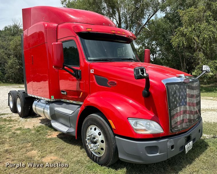 image for item DP3167 2017 Peterbilt 579  semi truck