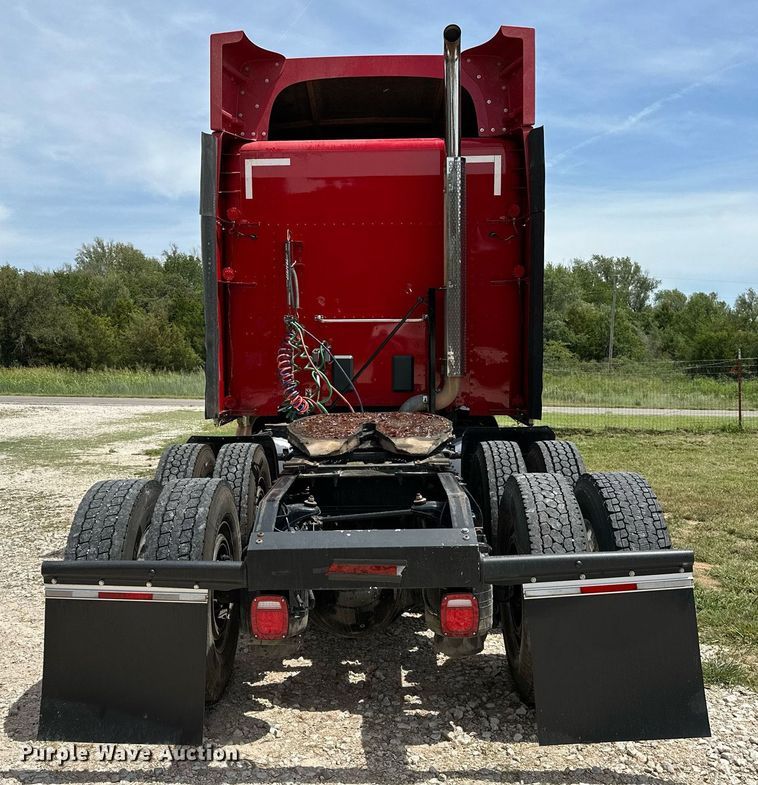 image for item DP3167 2017 Peterbilt 579  semi truck