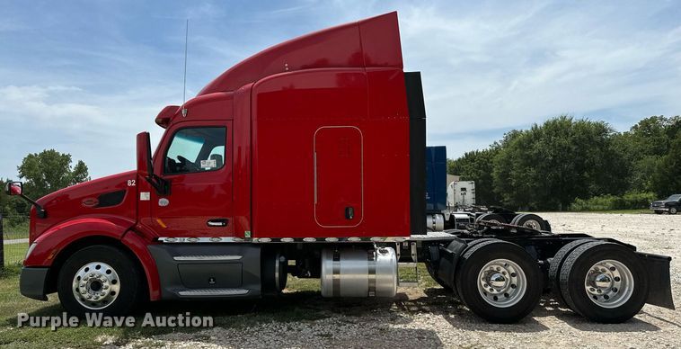 image for item DP3167 2017 Peterbilt 579  semi truck