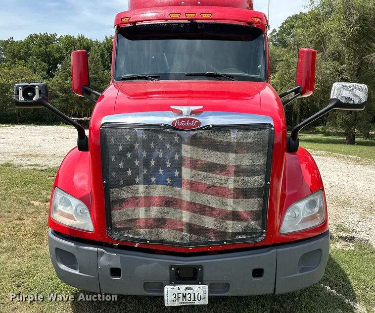 image for item DP3167 2017 Peterbilt 579  semi truck