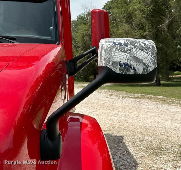 image for item DP3167 2017 Peterbilt 579  semi truck