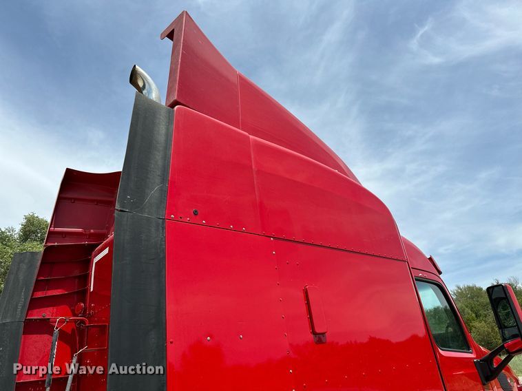image for item DP3167 2017 Peterbilt 579  semi truck