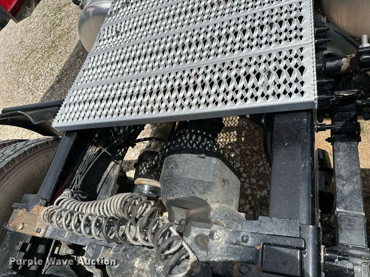 image for item DP3167 2017 Peterbilt 579  semi truck