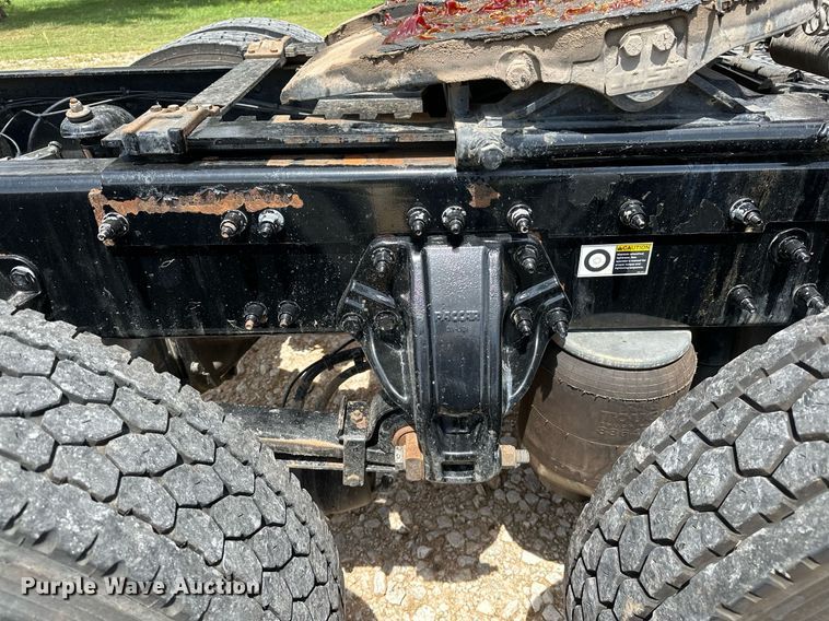 image for item DP3167 2017 Peterbilt 579  semi truck