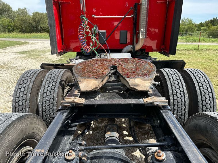 image for item DP3167 2017 Peterbilt 579  semi truck