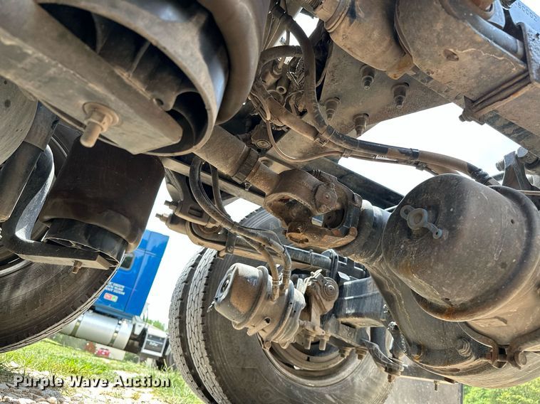 image for item DP3167 2017 Peterbilt 579  semi truck