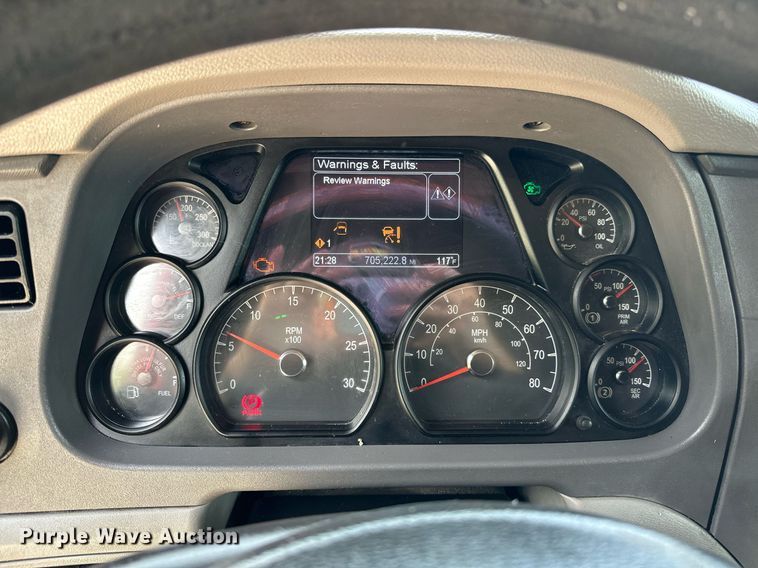 image for item DP3167 2017 Peterbilt 579  semi truck