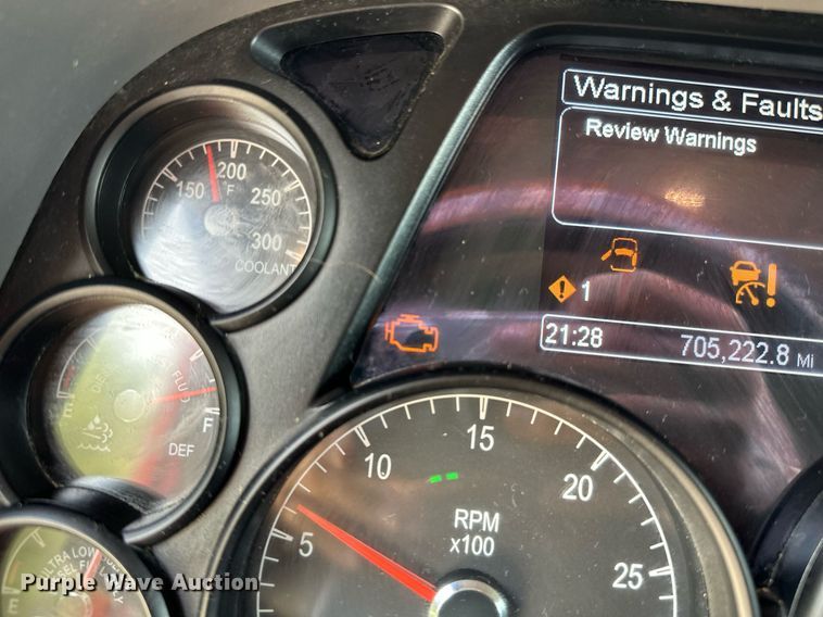 image for item DP3167 2017 Peterbilt 579  semi truck