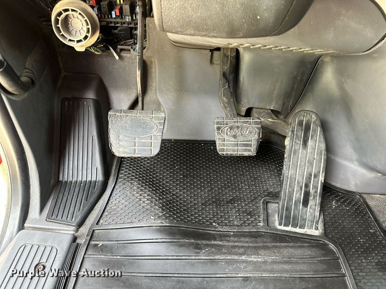 image for item DP3167 2017 Peterbilt 579  semi truck