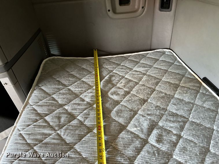 image for item DP3167 2017 Peterbilt 579  semi truck