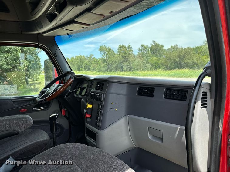 image for item DP3167 2017 Peterbilt 579  semi truck