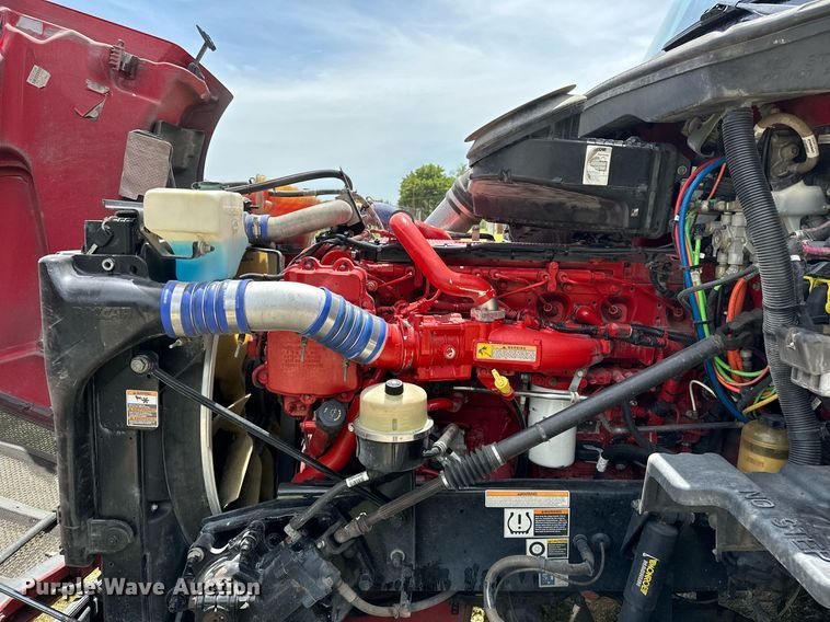 image for item DP3167 2017 Peterbilt 579  semi truck