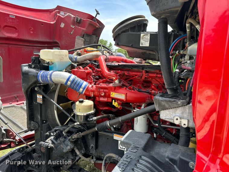 image for item DP3167 2017 Peterbilt 579  semi truck