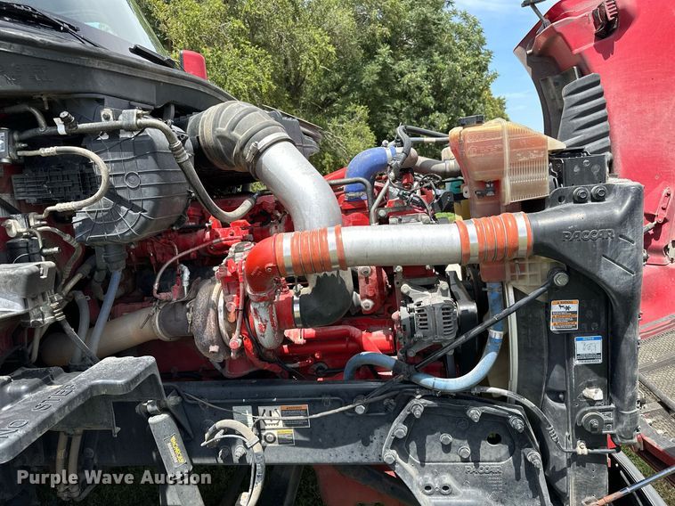 image for item DP3167 2017 Peterbilt 579  semi truck